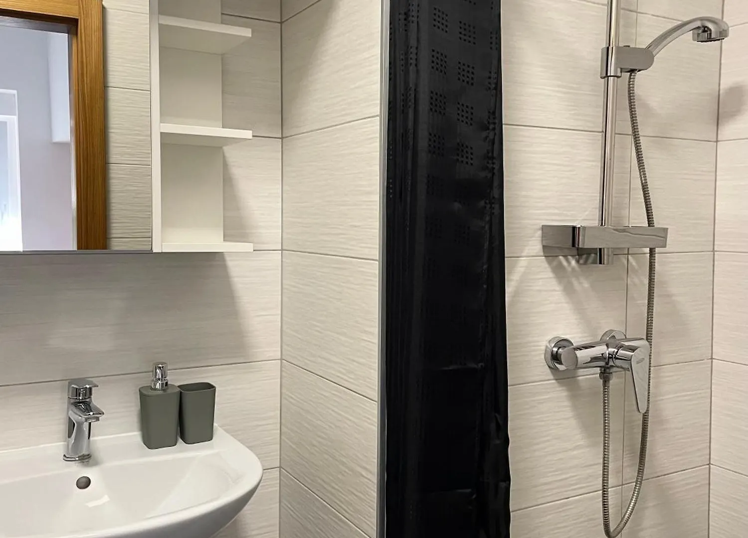 The Rise Studio Apartments PUY
