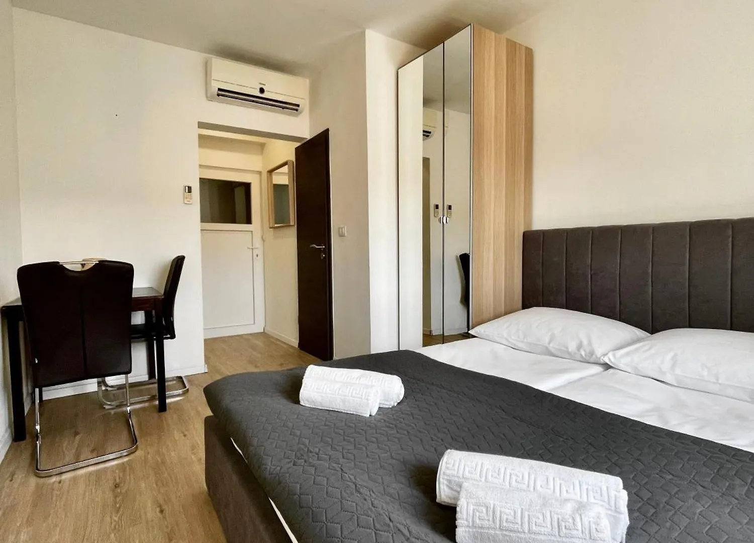 The Rise Studio Apartments PUY